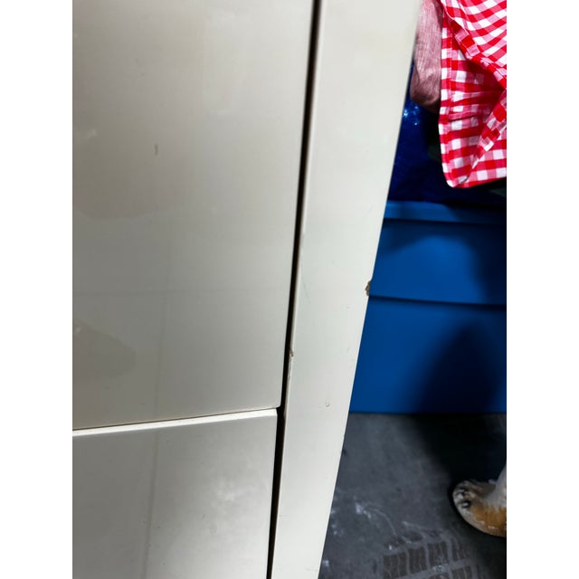 Wood 1980s Postmodern Lacquered Pair of Night Stands For Sale - Image 7 of 10