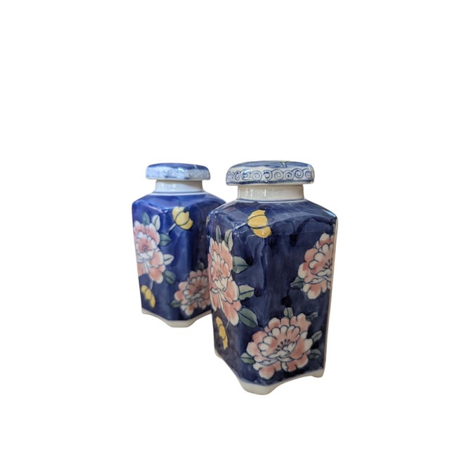 Vintage Chinoiserie Blue and Pink Floral Ceramic Jars- A Pair For Sale - Image 9 of 10