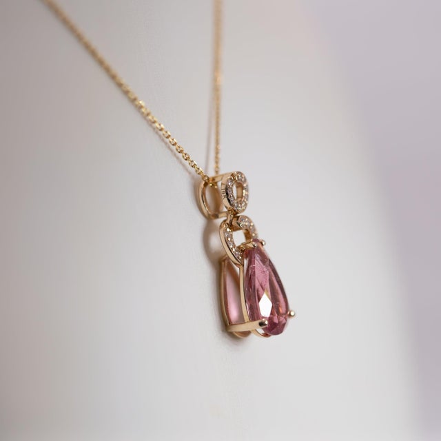 Metal 3.2Ct Pink Tourmaline Pendant With Earth-Mined Diamond Accents in Solid 14k Gold For Sale - Image 7 of 8