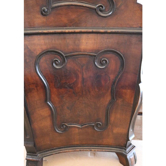 Lombard limelight made in the 70s entirely paved in walnut. Complete with three drawers, inside the limelight there is a...