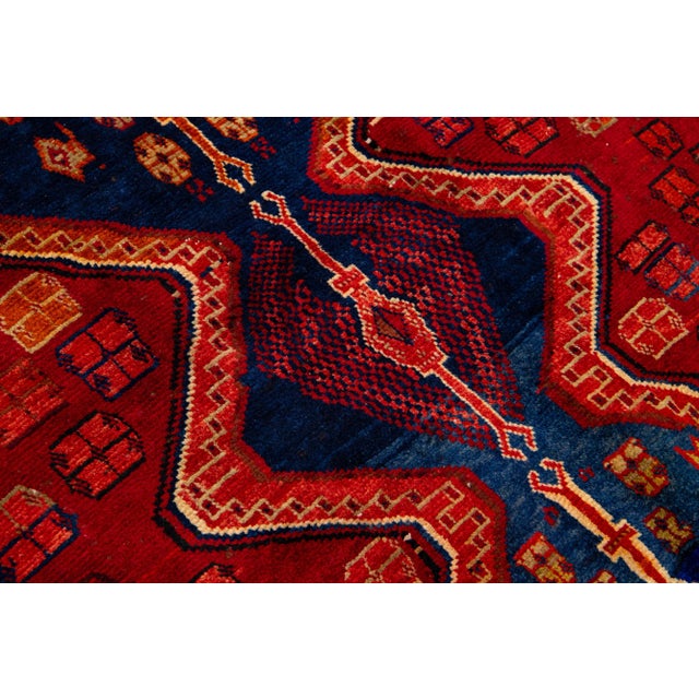 1960s Handmade Red Persian Shiraz Wool Rug For Sale In New York - Image 6 of 7