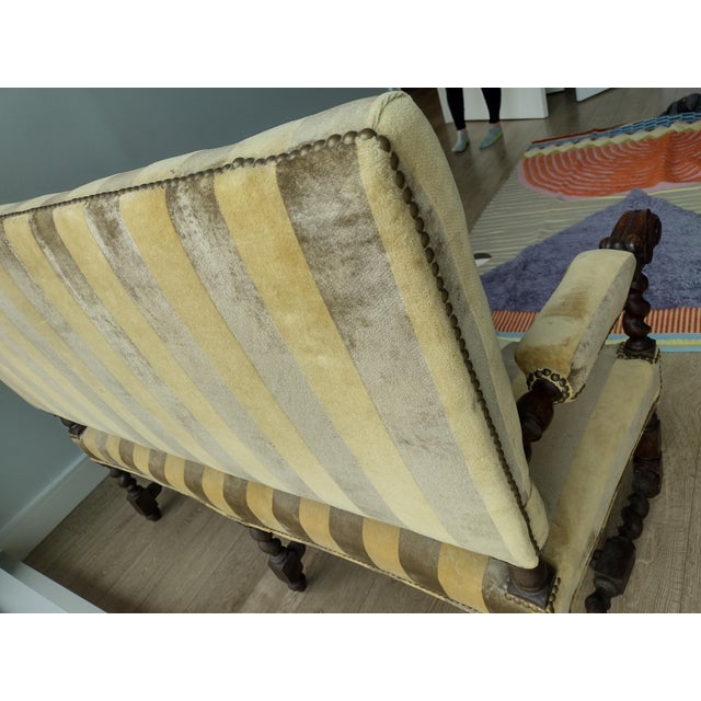 Beautiful loveseat/Settee - Great condition- needs a new home!