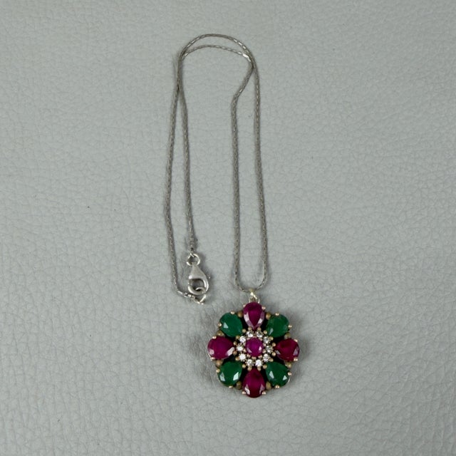 Vintage 925 Silver Daisy Pendant Necklace and Ring Set in Emerald, Ruby, and Zircon from Ignoto, 1970s, Set of 2 For Sale - Image 6 of 11