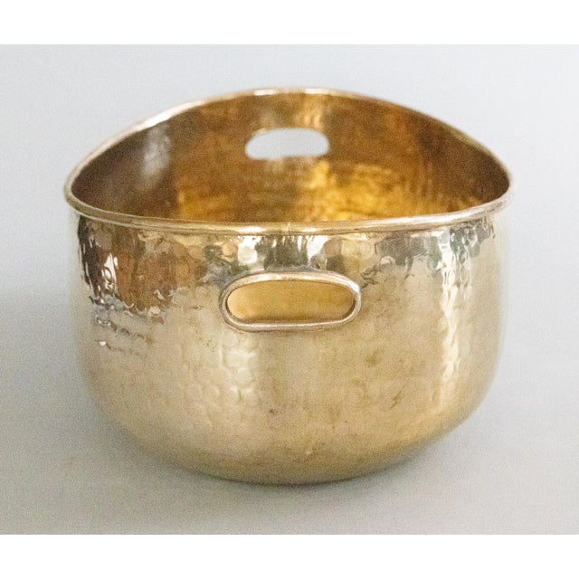 A beautiful vintage English hammered brass bowl / centerpiece / planter. No maker's mark. This stylish cachepot has...