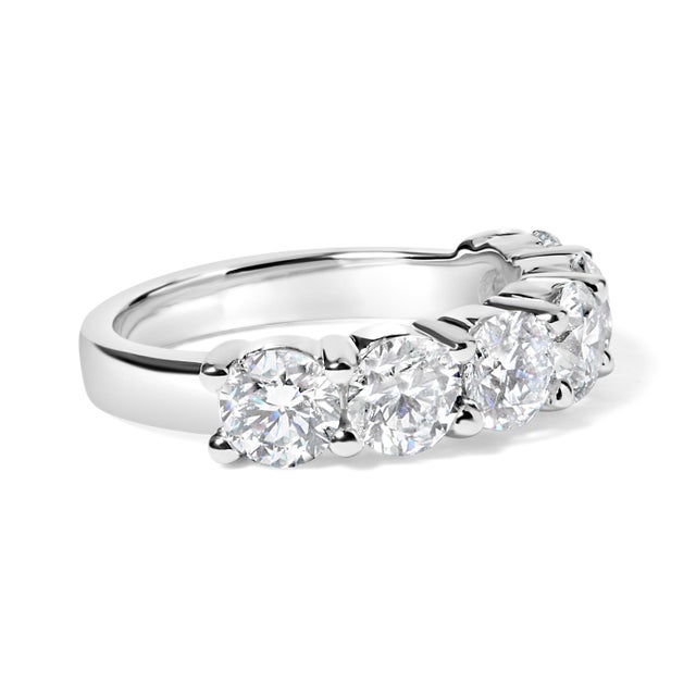 Contemporary 14K White Gold 3.0 Cttw Lab-Grown Diamond Shared Prong Set 6 Stone Band Ring (G-H Color, VS2-SI1 Clarity) - Ring Size 6 For Sale - Image 3 of 7