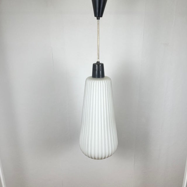 Mid-Century Modern Pendant Light in Glass and Metal Rod, 1970s For Sale - Image 4 of 16