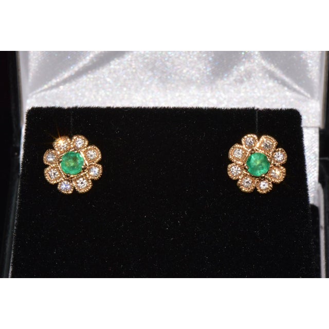 Certified Natural 1.8cts vs F Diamond Emerald 18k Solid Gold Floral Stud Earrings, A Pair For Sale - Image 4 of 10
