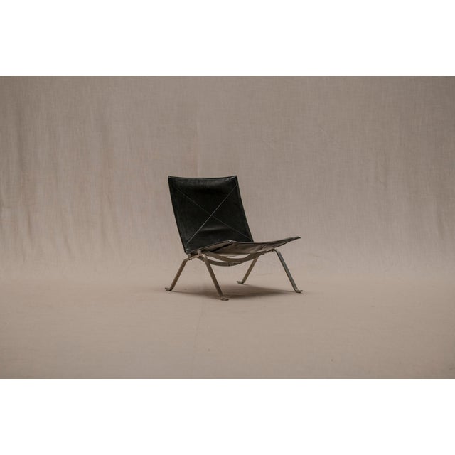 An iconic pk22 lounge chair designed by poul kjærholm for fritz hansen, presented here in an early production and in fully...