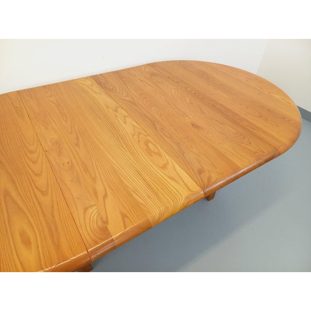1970s Vintage Round Dining Table in Blond Elm with Extensions from Seltz, 1970s For Sale - Image 5 of 18