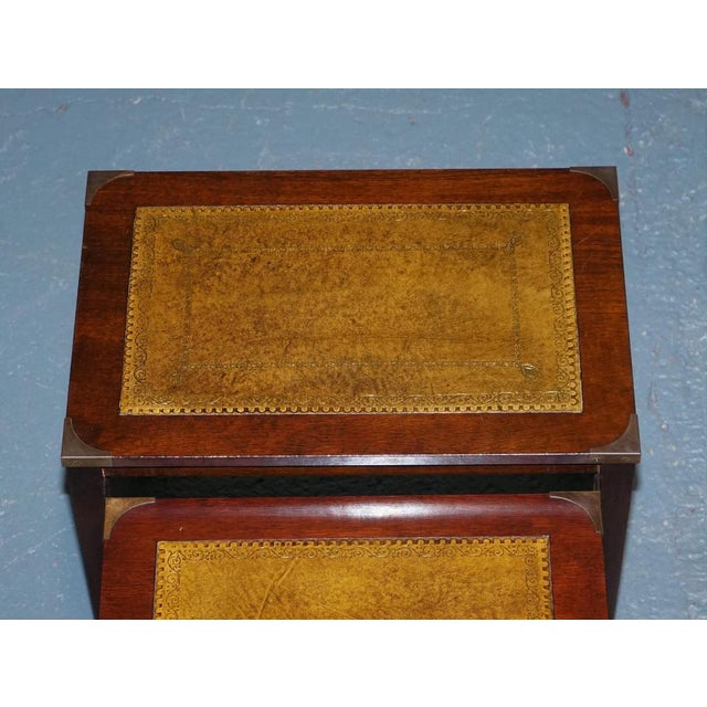 Vintage Nesting Tables in Brass with Camel Brown Leather Tops, Set of 3 For Sale - Image 4 of 11