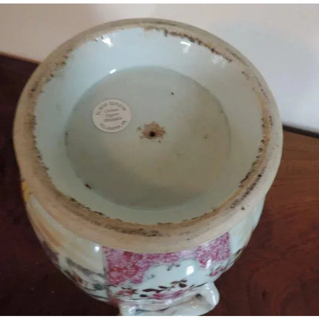 1760 Chinese Export Porcelain Famille Rose Palette Wine Cooler Cachepot Vase Planter For Sale - Image 10 of 11