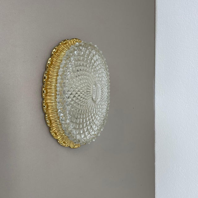 1960s Gold Tone Glass Wall Light attributed to Glashütte Limburg, 1970s For Sale - Image 5 of 17