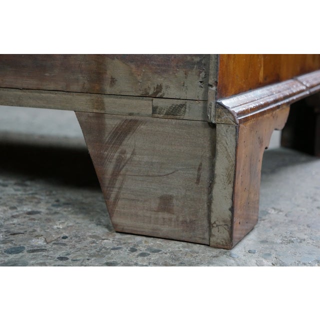 Antique English George II Style Oyster Burl Yew Bachelors Chest Dresser Commode For Sale - Image 16 of 18