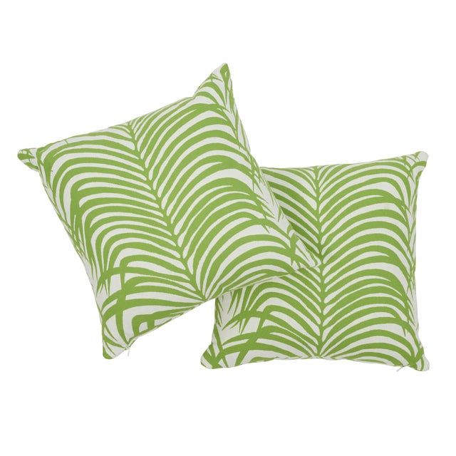 Contemporary Contemporary Schumacher Zebra Palm Indoor/Outdoor Pillow in Leaf For Sale - Image 3 of 8