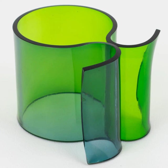 This stunning Italian sculptural Lucite or Plexiglass bracelet bangle from the 1980s features a massive chunky bow-tie-...