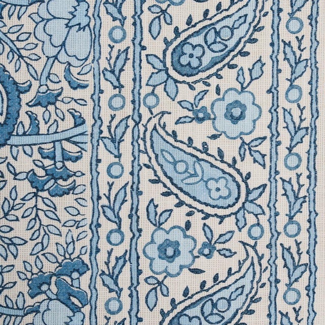 Schumacher Sample - Schumacher x Mark D. Sikes Daisy Indoor/Outdoor Fabric in Indigo For Sale - Image 4 of 6