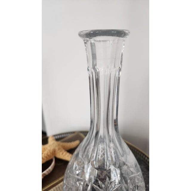 Glass 1960s Mid-Century Cut Modern Crystal Decanter With Faceted Stopper – Starburst and Crosshatch Pattern For Sale - Image 7 of 18