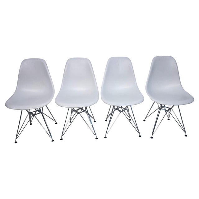 Eames Knoll Eiffel Tower Base Molded White Chairs - Set of 4 For Sale - Image 10 of 18