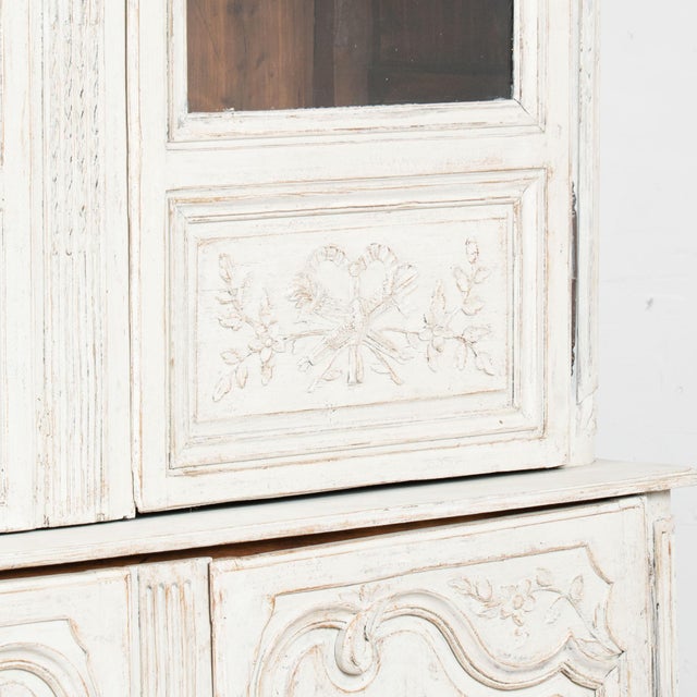 Wood 19th Century French Gray Painted Pine Vitrine Display Cabinet For Sale - Image 7 of 14