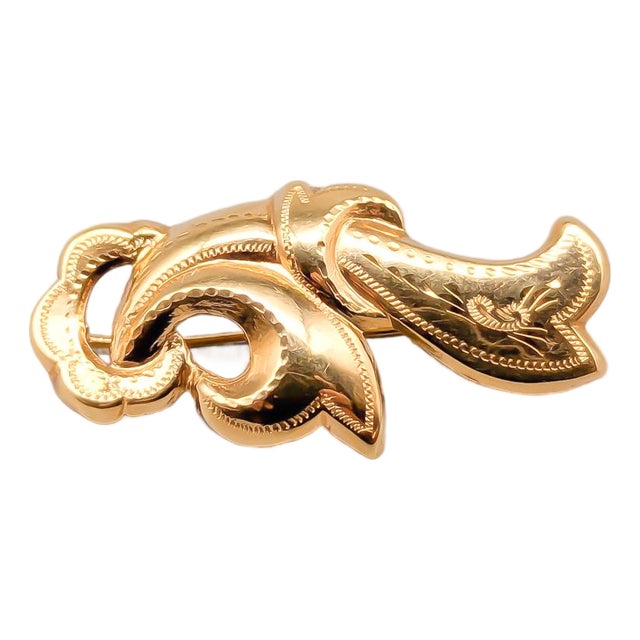 Brooch in Gold For Sale