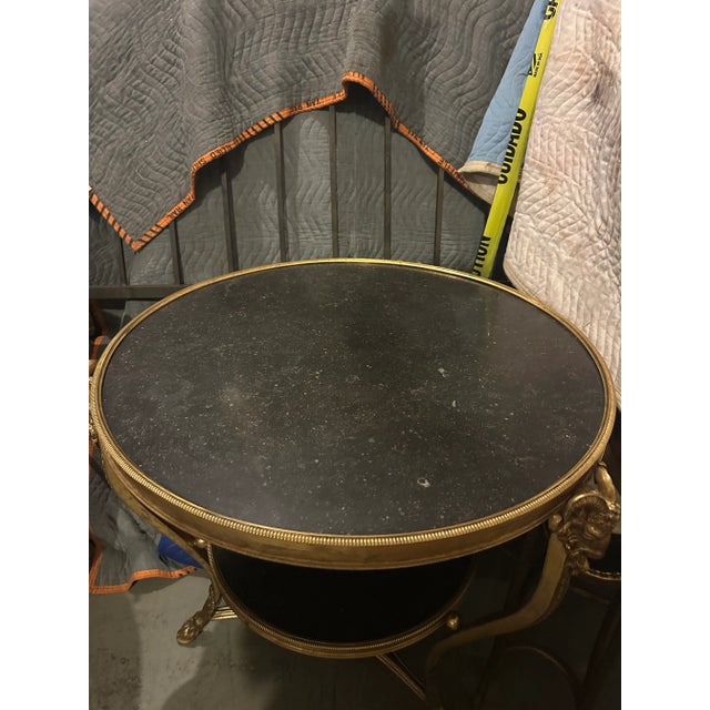 1980s 1980s Pair of French Doré Bronze Attributed to Gueridons With Rams' Heads and Belgian Marble Tops – Directoire Style For Sale - Image 5 of 12
