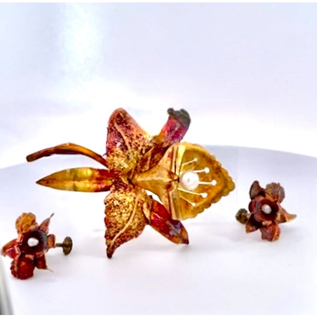 Vintage Gold-Tone Lily Brooch and Earrings Set With Pearl, 1980s, 3 Pieces For Sale - Image 9 of 9