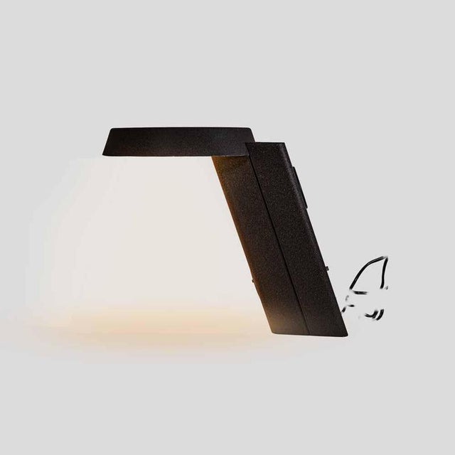 Designed by gino sarfatti for arteluce, the model 607 is a refined desk lamp that showcases the designer’s signature...