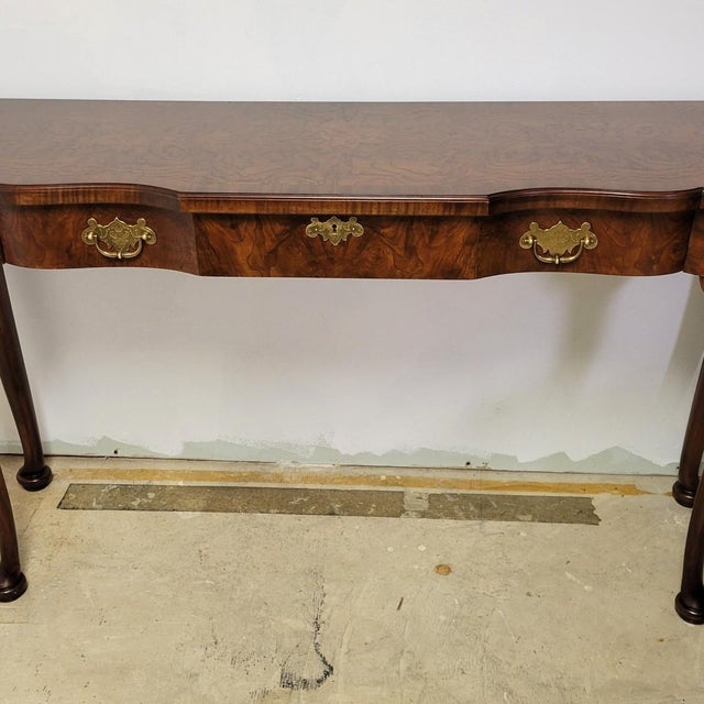 Hekman Furniture Hekman Oyster Burl Console Table With Queen Anne Legs, Burl Walnut Hall Table For Sale - Image 4 of 10