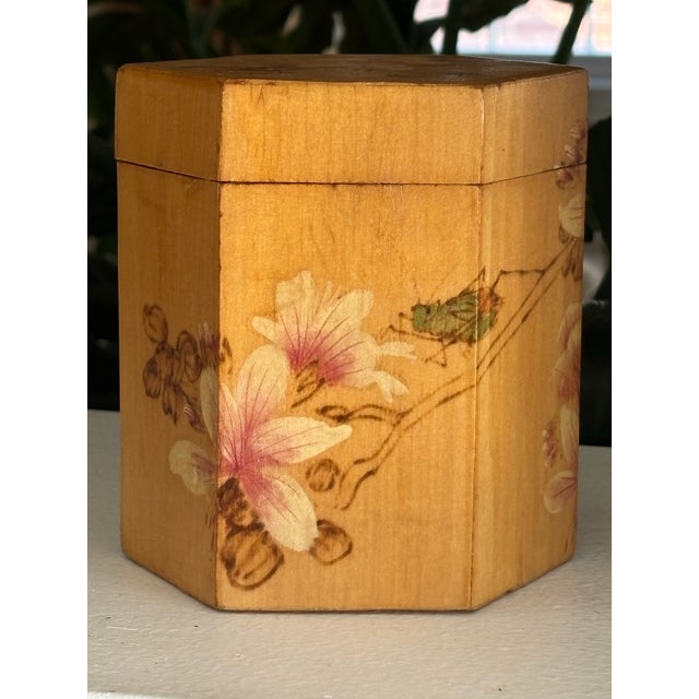 1960s Chinese Grasshopper and Florals Wooden Box For Sale - Image 4 of 8