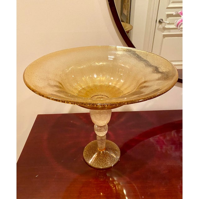 1980s Murano Style Glass Centerpiece Pedestal Bowl With Gold Leaf Speckles For Sale - Image 4 of 10