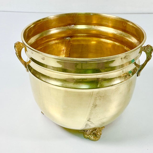 Brass Mid-Century Hollywood Regency Boho Chic English Traditional Style 3-Footed Brass Planter For Sale - Image 8 of 11