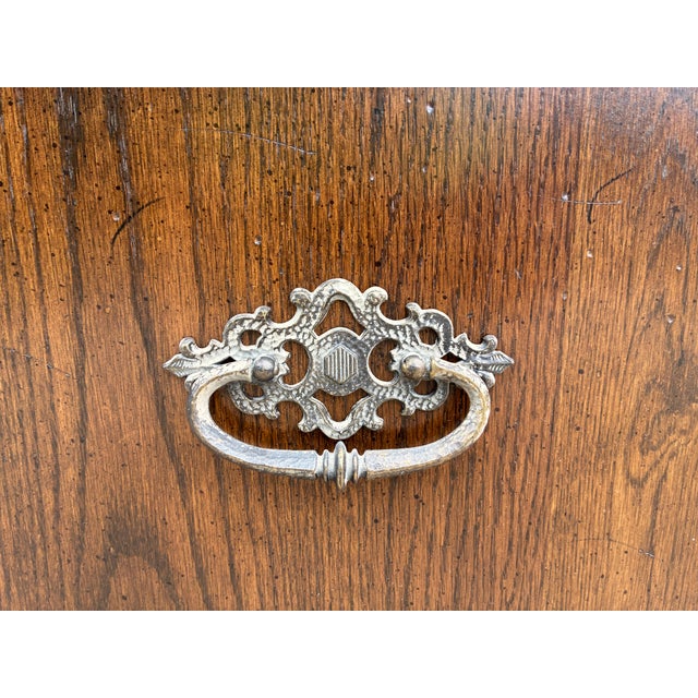1970s Ethan Allan Charter Oak Jacobean End Table Bachelors Silver Chest Nightstand For Sale - Image 15 of 15