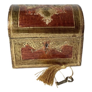 1970s Italian Florentine Round Top Red Brown Gilt Wood Trinket Box With Key For Sale