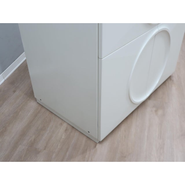 Italian Space Age White Lacquered Wardrobe from F.lli Proserpio, 1960s For Sale - Image 15 of 18