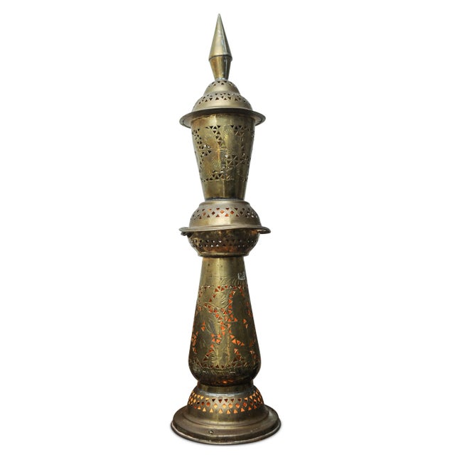Early 20th Century Middle Eastern Handmade Art Brass Decorative Table Lamp with Pierced Detailing on Wooden Base For Sale - Image 3 of 4