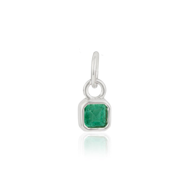 VR Jewels Square Cut Deep Emerald Bezel Set Green Charm Pendant in 18k White Gold For Sale - Image 4 of 16