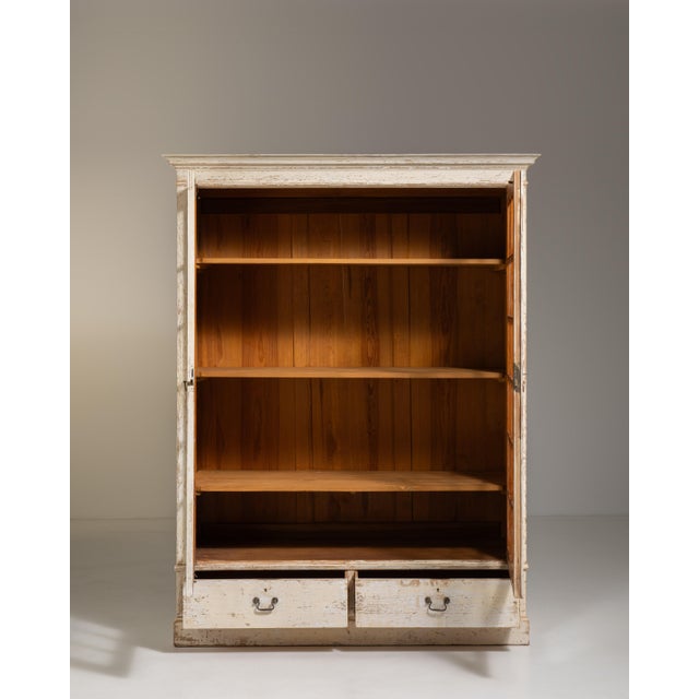 French French White Patinated Vitrine France Early 20th Century For Sale - Image 3 of 15