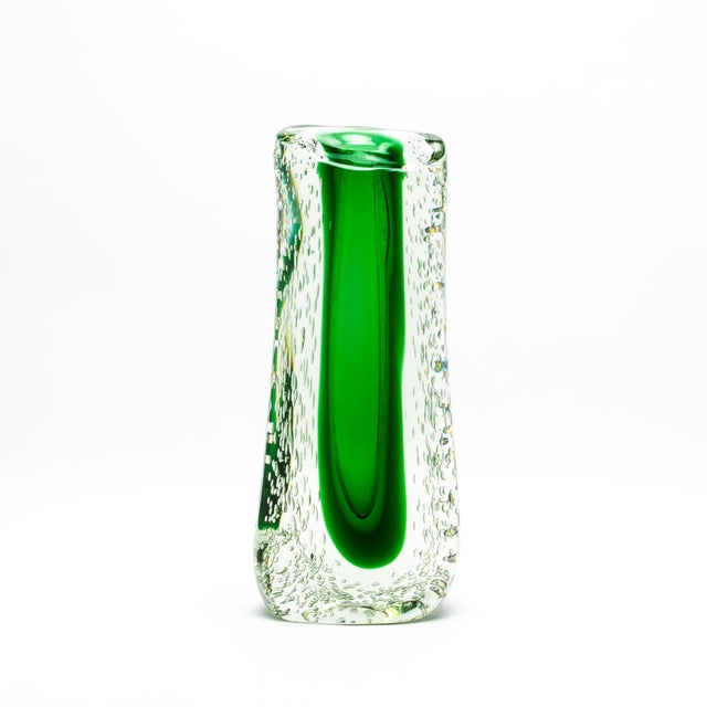 Emerald Hand Blown Murano Fluid Vase in Clear With Emerald Green and Bubble Details For Sale - Image 8 of 11