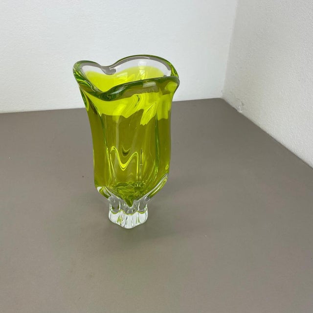 Large Abstract Yellow Green Murano Glass Vase, Italy, 1970 For Sale - Image 3 of 18