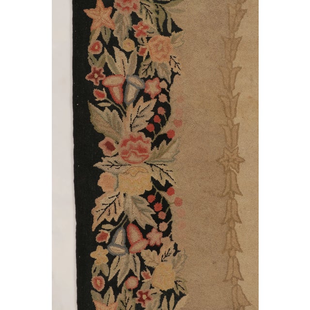 Antique Hooked Floral Wreath Medallion Wool Rug by Rug & Kilim, Usa, 1920–1929 For Sale In New York - Image 6 of 11