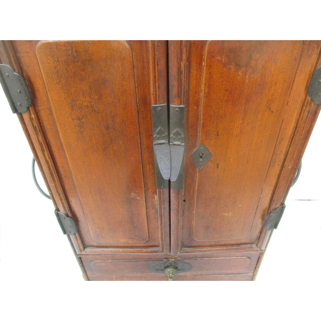 Chinese ElmWood Desk-Top Chest For Sale In New York - Image 6 of 10
