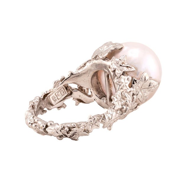 18k White gold ring set with 15.2mm South Sea Pearl. 12.79g Size 7
