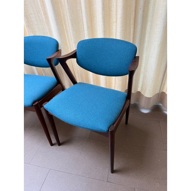 1950s Danish Modern Attributed to Kai Kristiansen Set of 6 Rosewood Model 42 Dining Chairs (Fully Restored) For Sale - Image 12 of 14