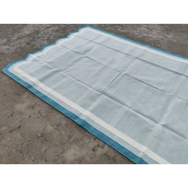 Handmade Cotton Vegetable Dyed Scalloped Edge Rug Gray With Teal Blue Border - 6x9 For Sale - Image 6 of 11