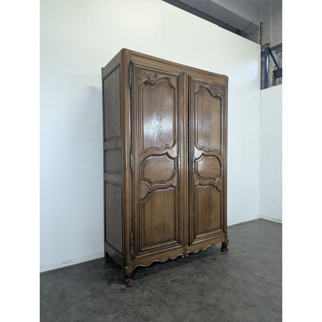 Louis XV Style Wardrobe in Oak, in Very Good conditions.