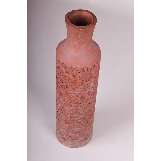 This item features classic Mid-Century Modern (MCM) design elements. Elements of MCM interior design include clean lines,...