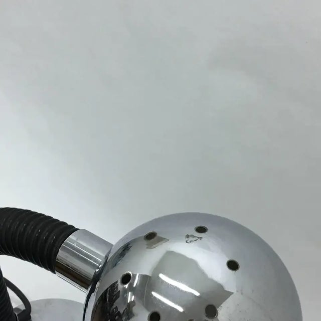 Amazing Italian table lamp made by Targetti Sankey in perfect working order. It works with both 110 and 220 Volt.