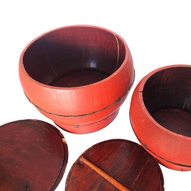 Pair of 1950s Chinese Red Lacquered Wood Rice Bucket Decorative Box With Lid For Sale - Image 4 of 6