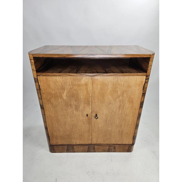 1940s Italian Art Deco Cabinet in Walnut, 1940s For Sale - Image 5 of 12