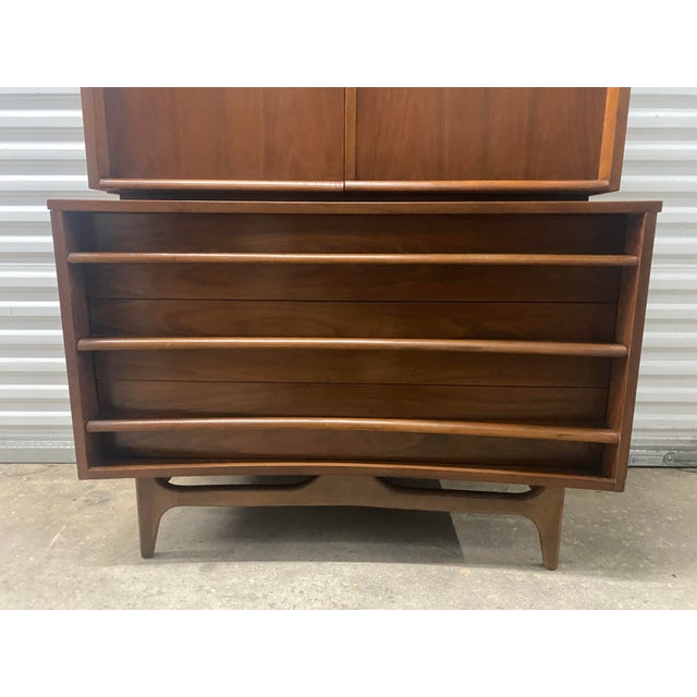 Young Manufacturing 60s Mid-Century Modern Walnut Curved Highboy Dresser by Young Manufacturing . For Sale - Image 4 of 12